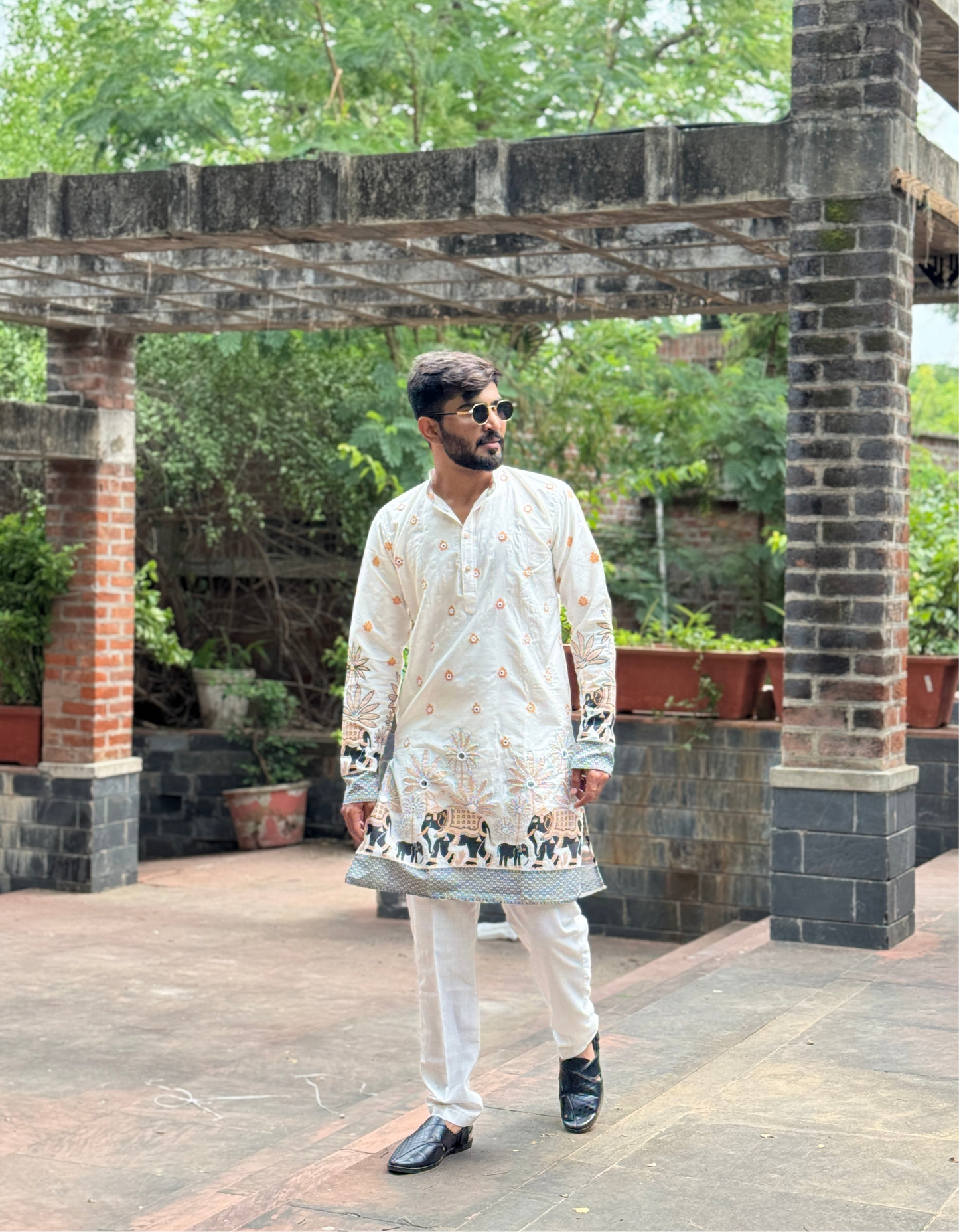 “Empire Weave – Royal Elegance Kurta”