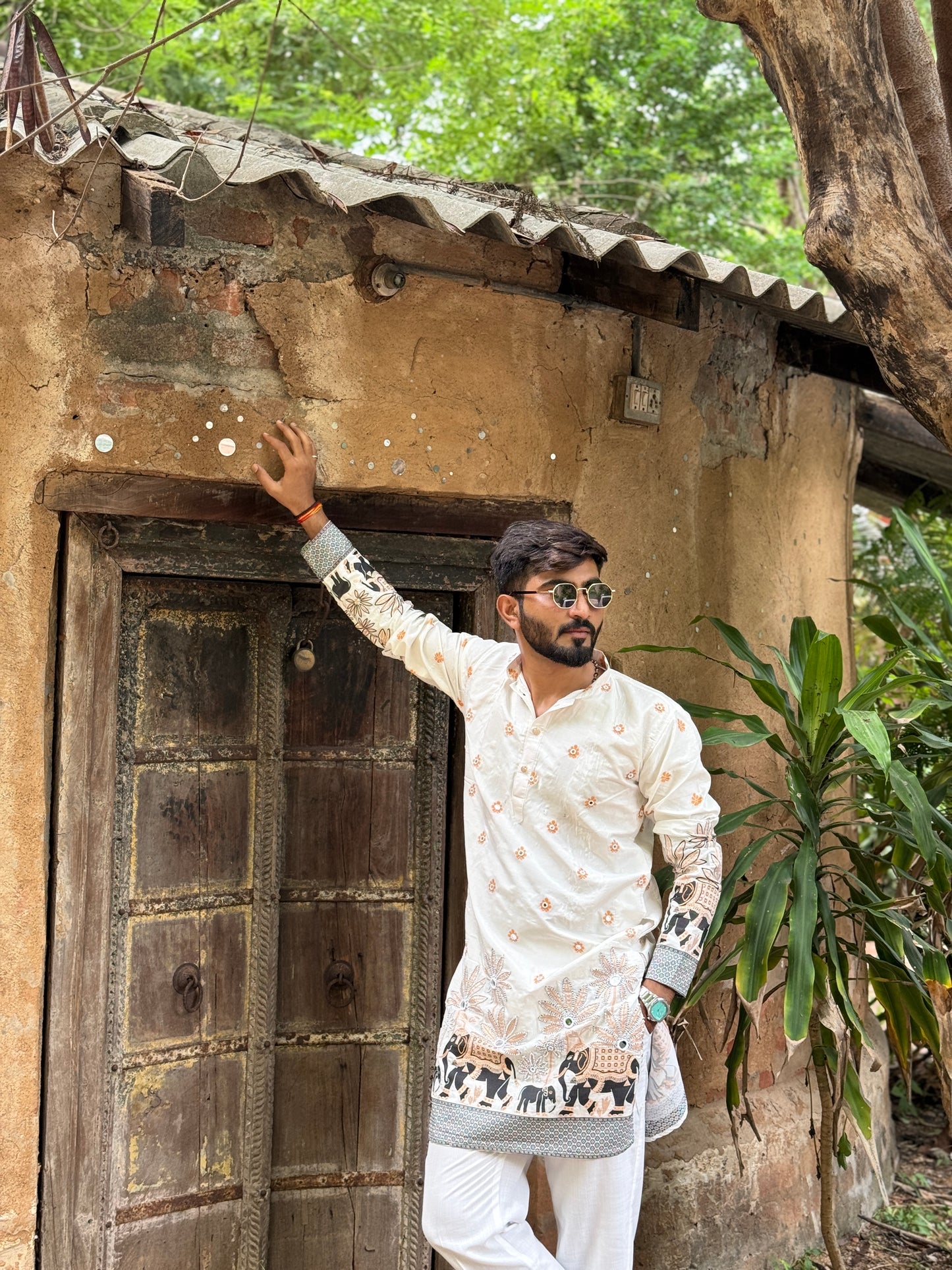 “Empire Weave – Royal Elegance Kurta”