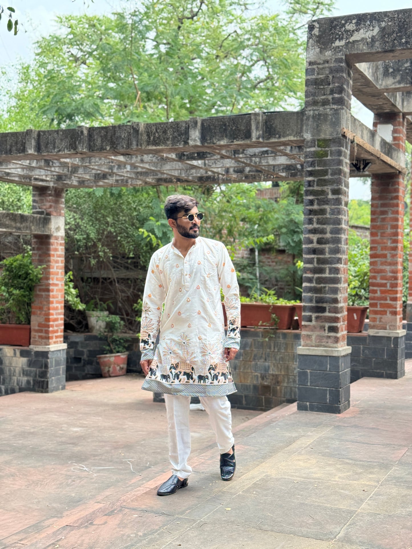 “Empire Weave – Royal Elegance Kurta”